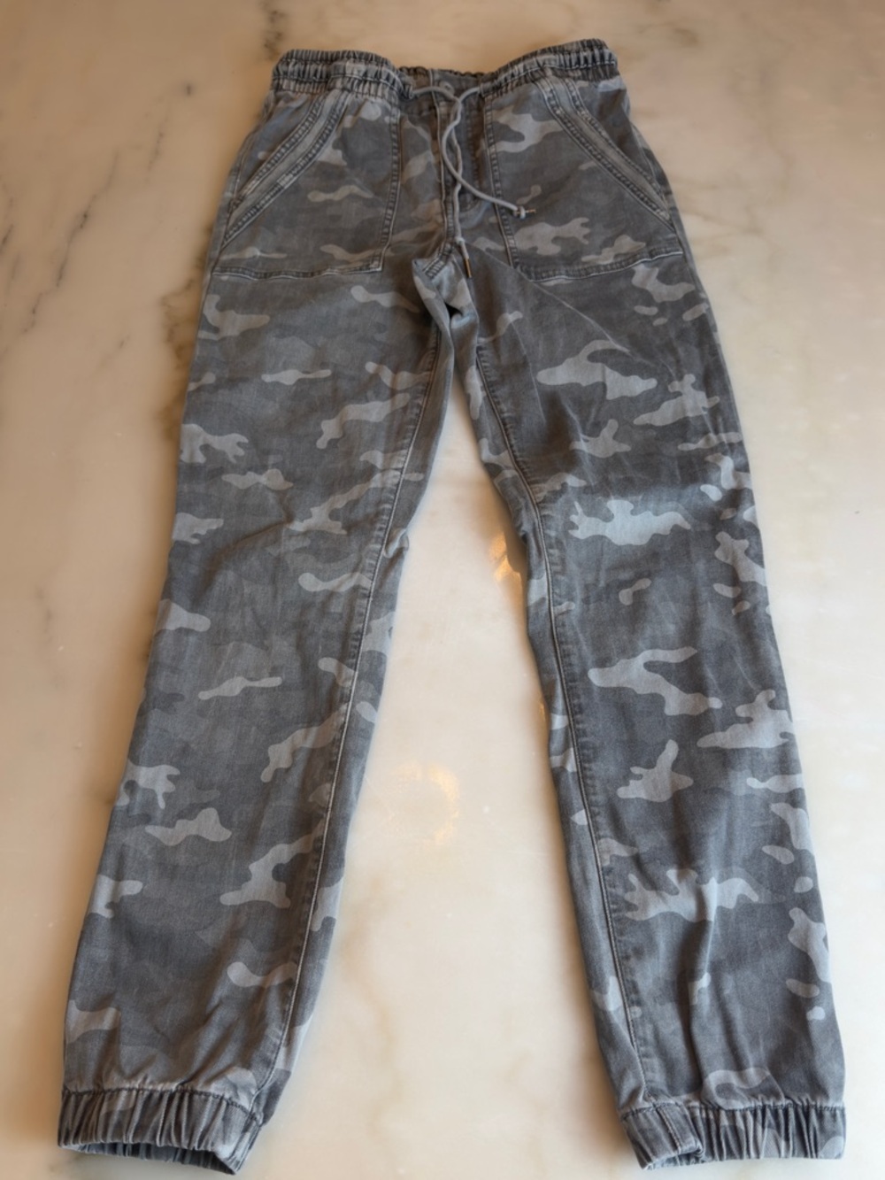 American Eagle Outfitters Men's Gray Camo Slim Straight Joggers
